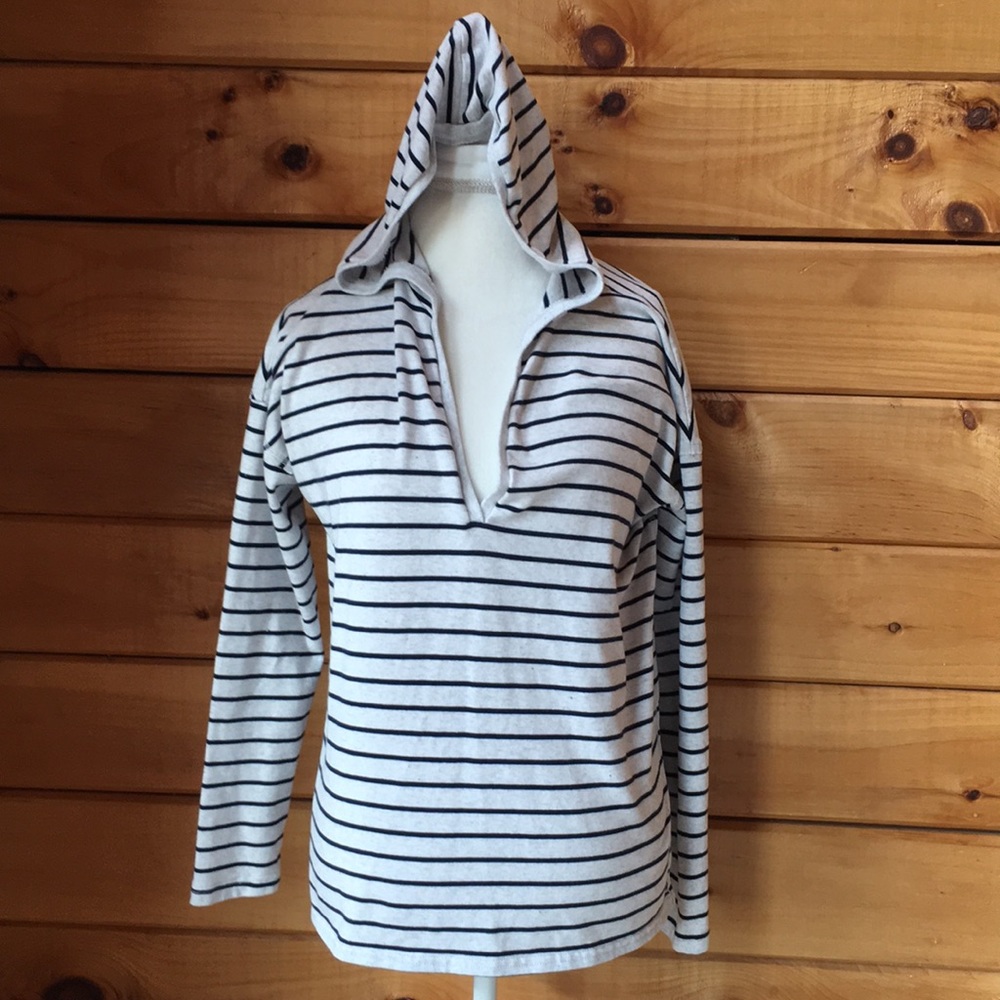 American Eagle Hi-Lo top